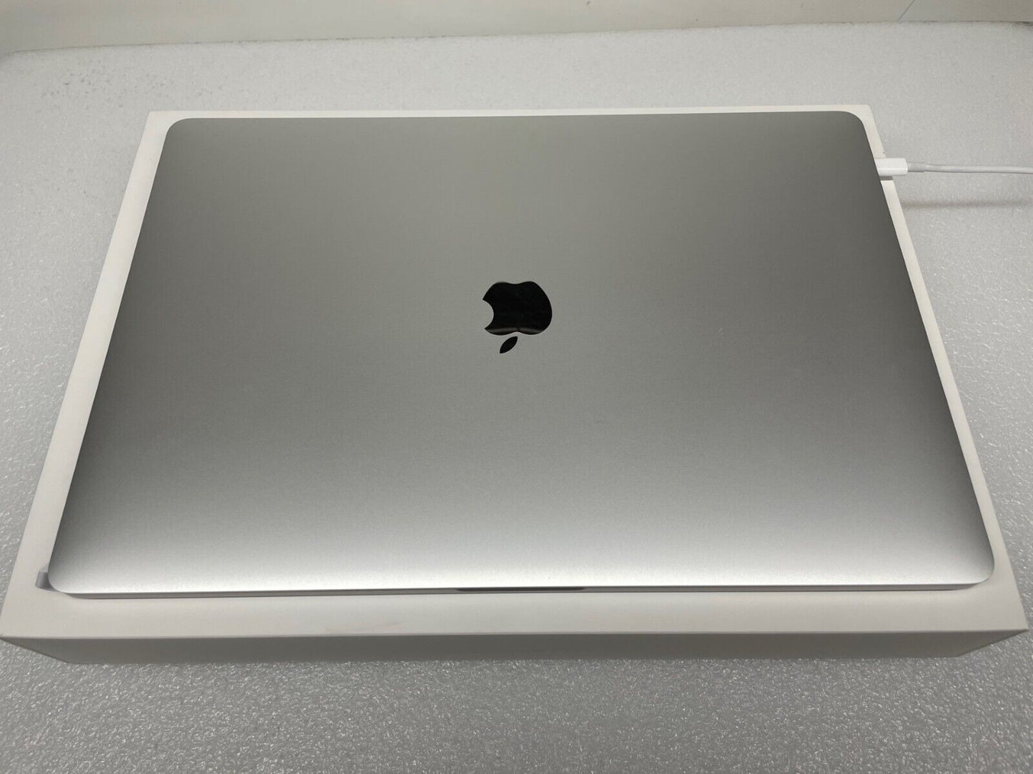 Apple 2019 Macbook Pro A2141 16" i7-9750H 2,6 GHz 16 GB 512 GB Pro 5300M